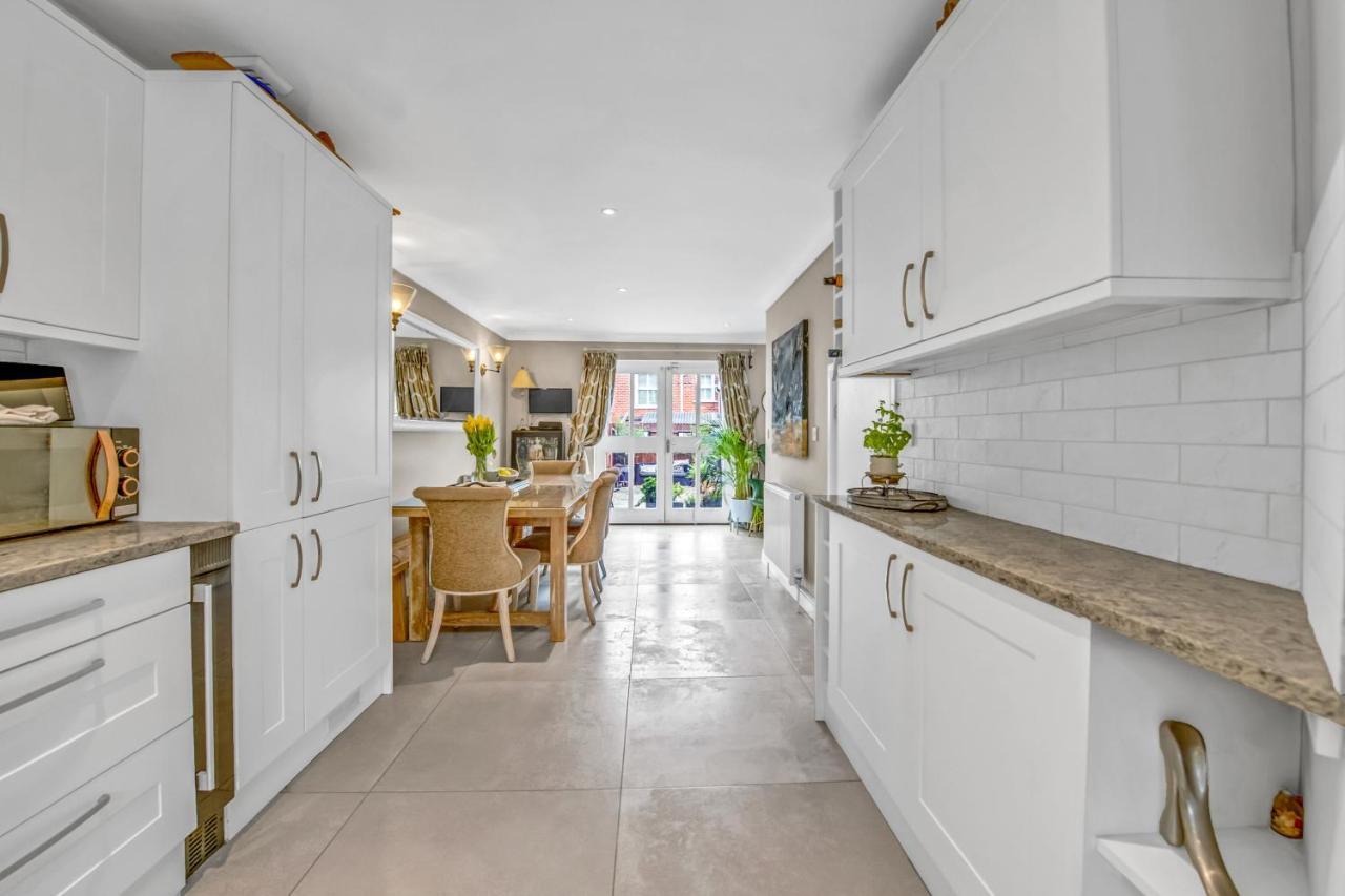 Stylish 3 Bedroom Townhouse For 5 Guests, Set In The Medieval Grid With Off Street Parking Bury St. Edmunds Exterior photo