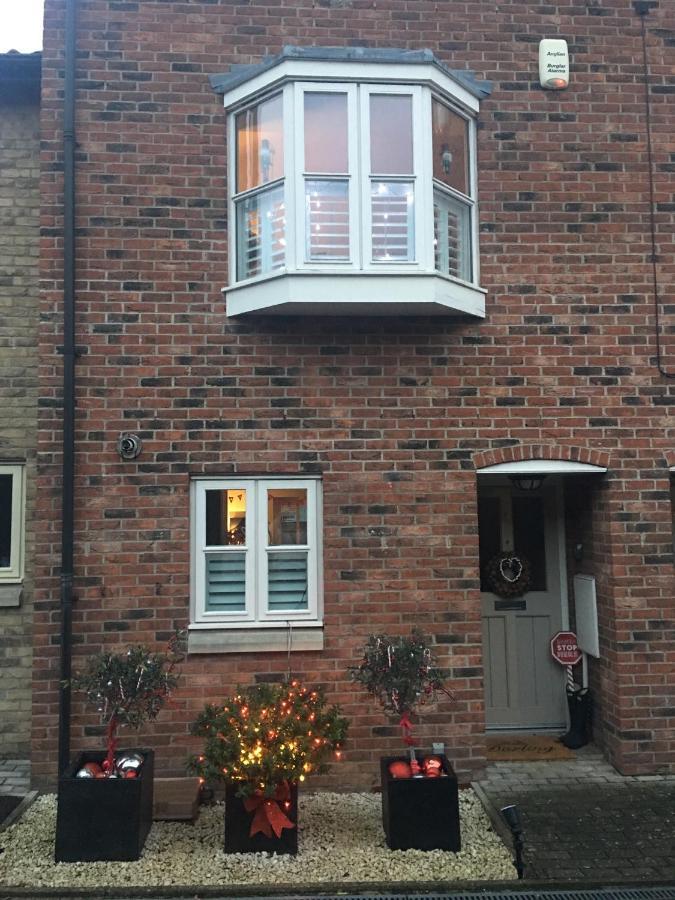 Stylish 3 Bedroom Townhouse For 5 Guests, Set In The Medieval Grid With Off Street Parking Bury St. Edmunds Exterior photo