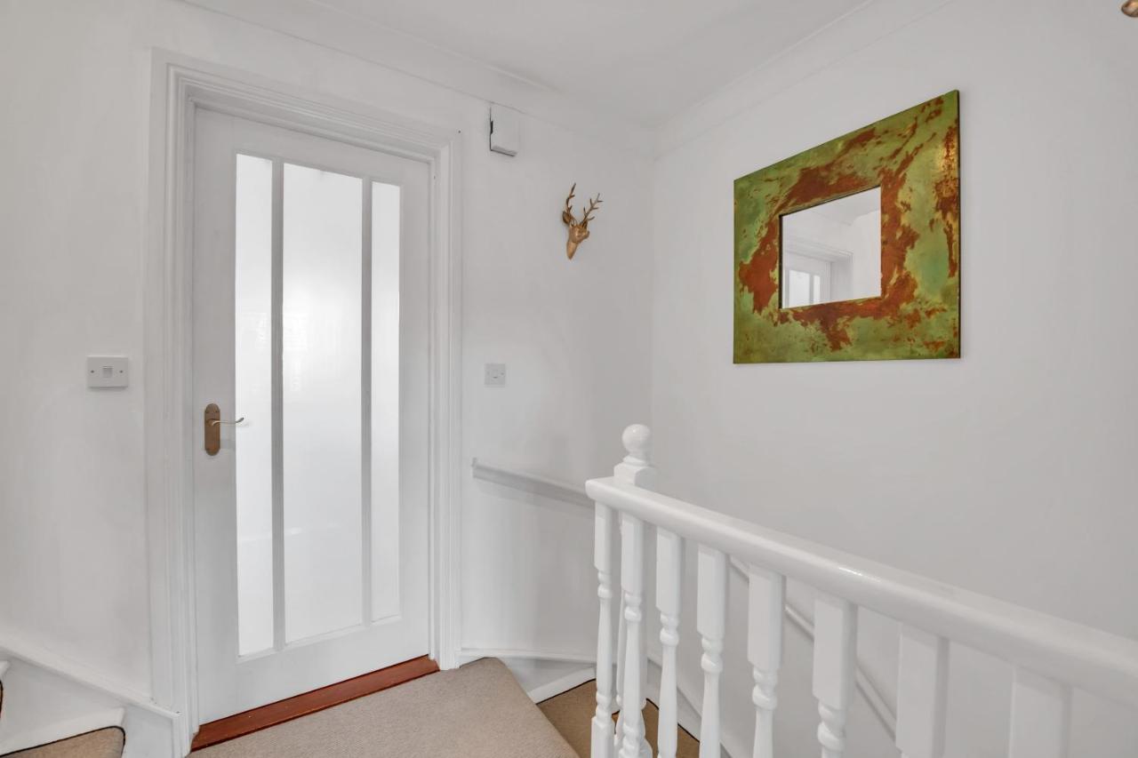 Stylish 3 Bedroom Townhouse For 5 Guests, Set In The Medieval Grid With Off Street Parking Bury St. Edmunds Exterior photo